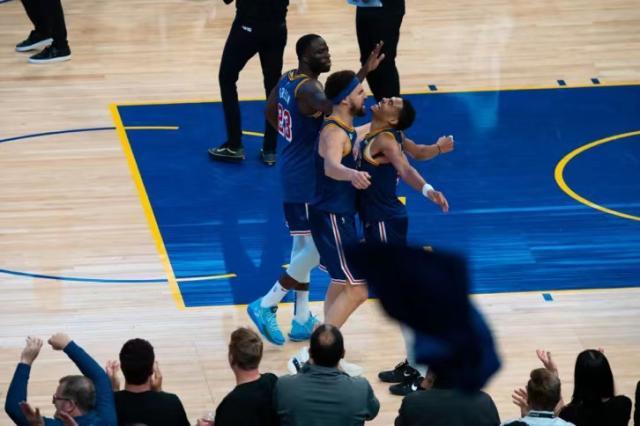 赛程更新-【现场】利刃出鞘！汤神归来勇士用逆转锁定季后赛